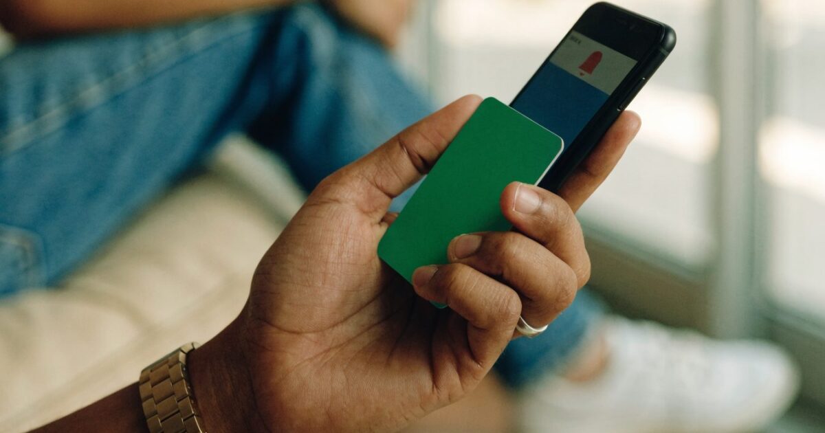 Faux SMS Ameli et carte Vitale : reconnaître le piège en 2026