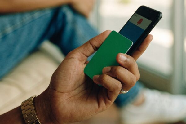 Faux SMS Ameli et carte Vitale : reconnaître le piège en 2026