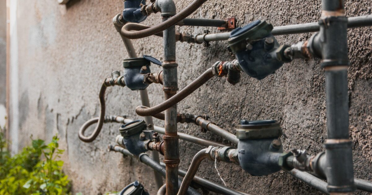 Prix de l'eau : pourquoi votre facture grimpe et comment la maîtriser