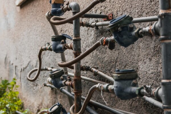 Prix de l&rsquo;eau : pourquoi votre facture grimpe et comment la maîtriser