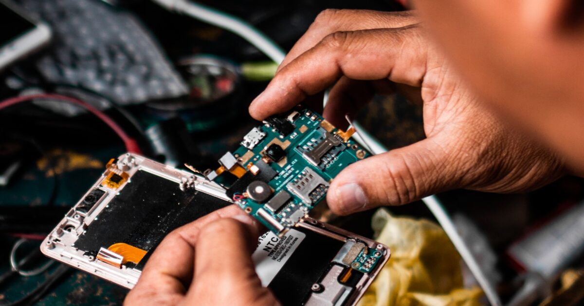 Smartphone reconditionné : les 5 pièges et ce que dit la DGCCRF