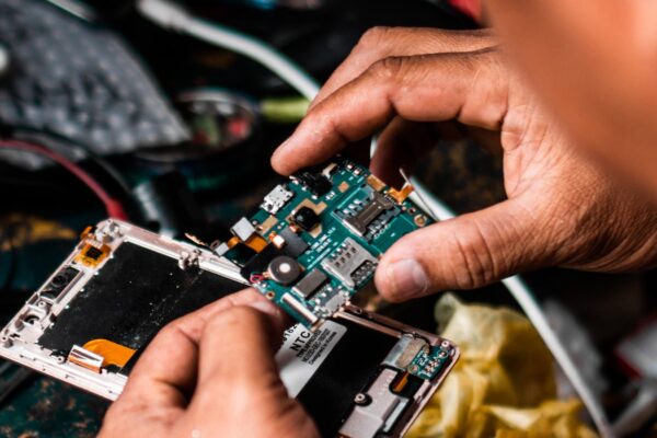 Smartphone reconditionné : les 5 pièges et ce que dit la DGCCRF